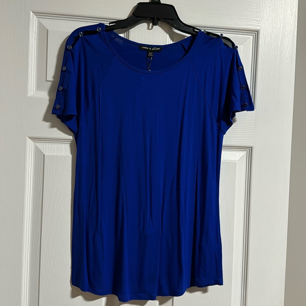 NWT Cable & Gauge size medium beautiful blue top